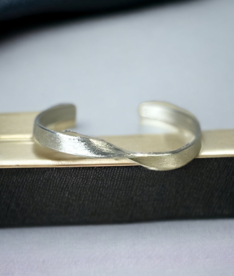 "A twist of fate" Bangle